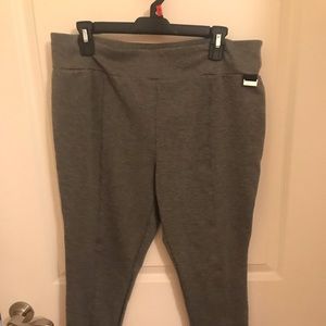 Women’s Jaclyn Smith lounge/yoga pants